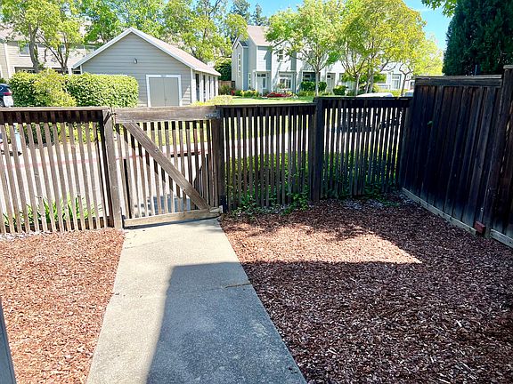 3rd image of 3026 Woods Cir