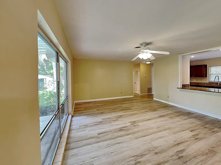 2512 Sea Breeze Ct — Photo 8