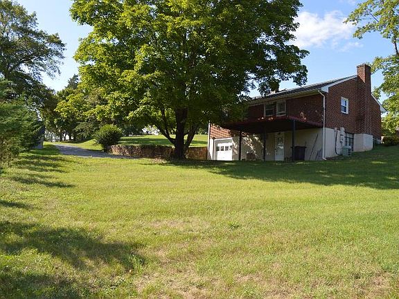 2nd image of 3817 Thompsons Ln