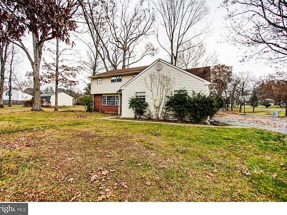 2nd image of 101 Aspen Pl