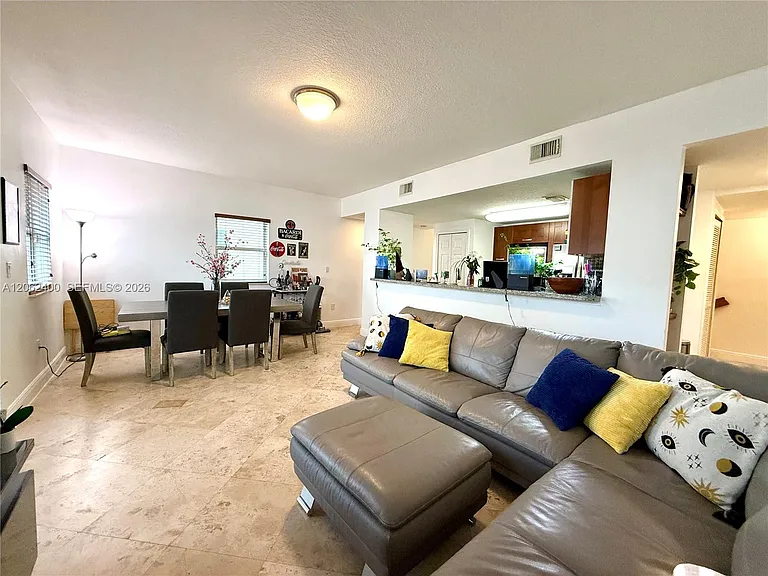 1033 SW 9th Ct #M-2 — Photo 10