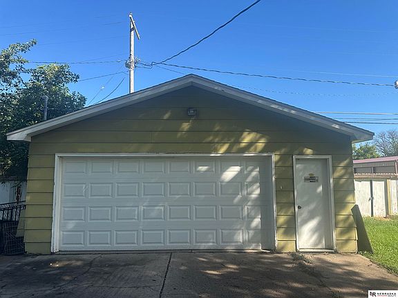 2nd image of 830 E 21st St