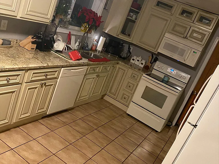 8825 Sheridan Dr — Photo 13