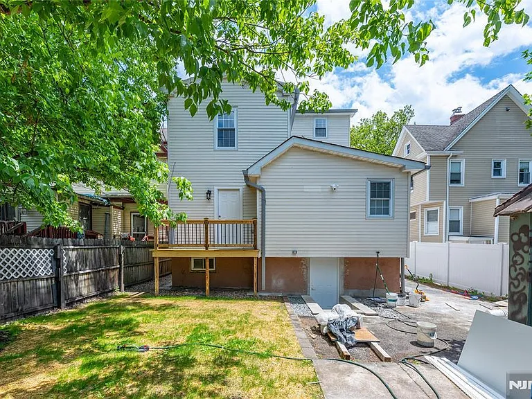 231 Waverly Pl — Photo 30