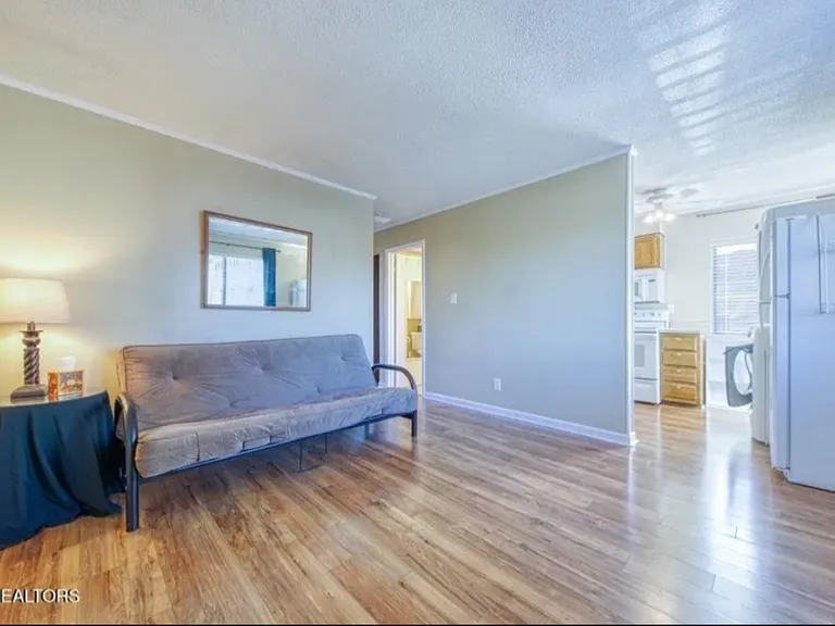 2733 Jersey Ave — Photo 4