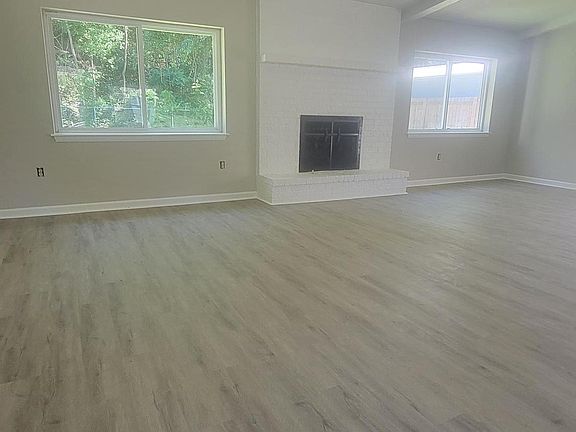 Vaulted Ceiling in Livingroom
Real Wood Burning Fireplace