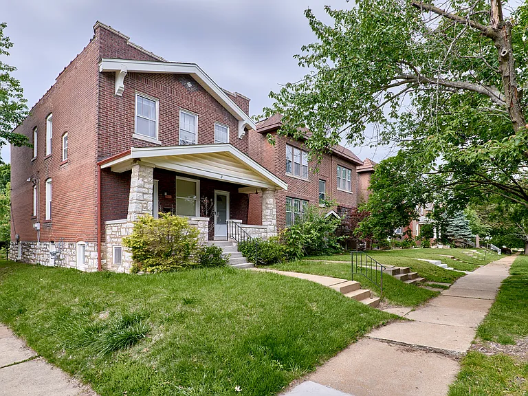 5202 Bancroft Ave #A — Photo 3