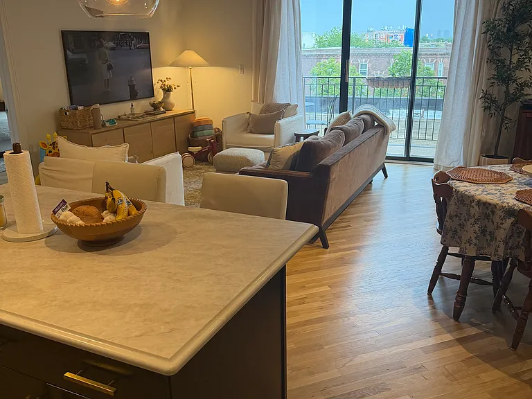 3125 W Fullerton Ave #419 — Photo 4