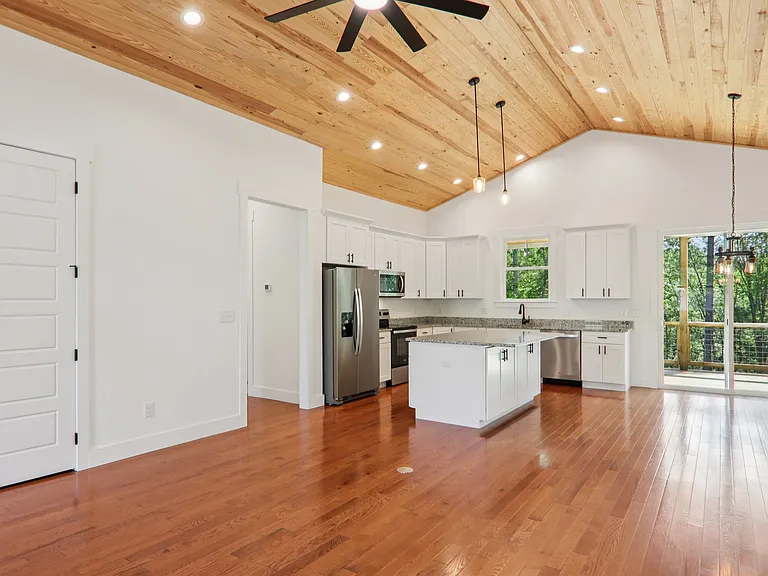 178 Jonathan Ln — Photo 19