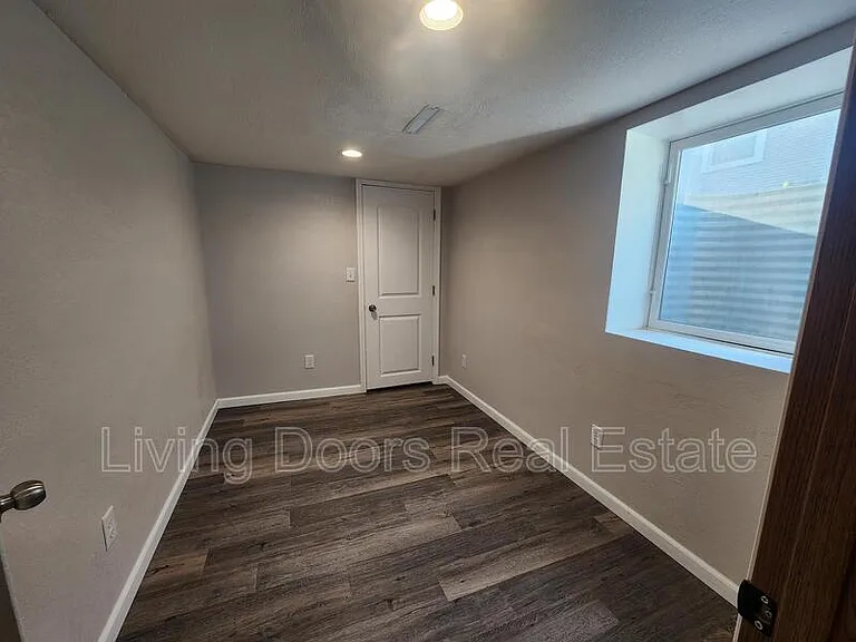 914 N 6th St — Photo 8