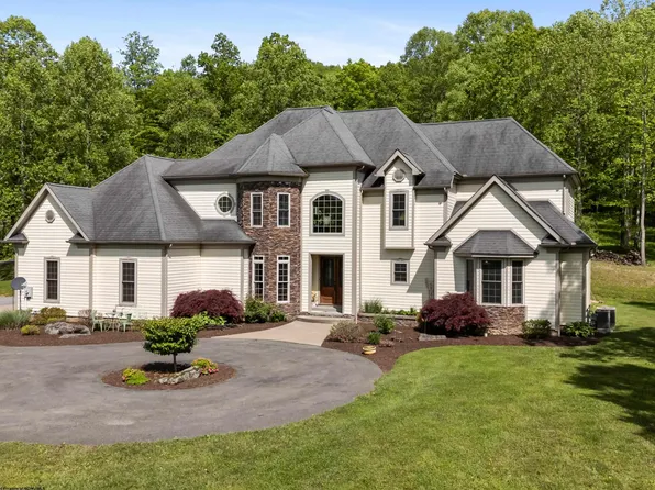 40 Briarwood Dr, Elkins, WV 26241