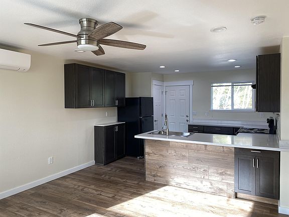 2nd image of 3143 Lakeshore Blvd #B