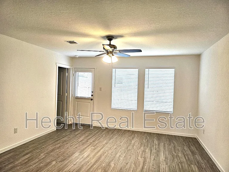 2440 Lost Creek Rd — Photo 9