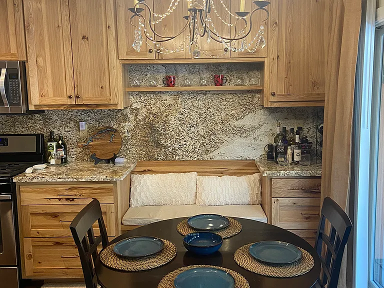 1st floor dining area