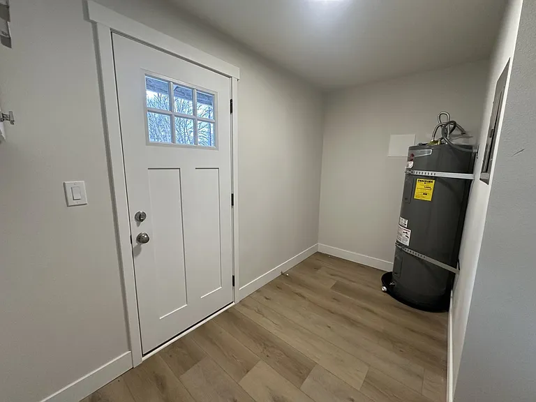 Fully Remodeled 2 Bedroom 1 Bath Units — Photo 30