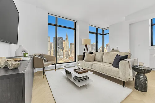 49 E 34th St Photo 1