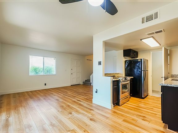 4th image of 1219 E Townley Ave
