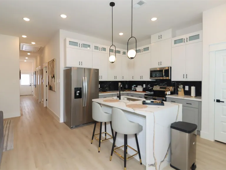 4902 Higgins St #B — Photo 10