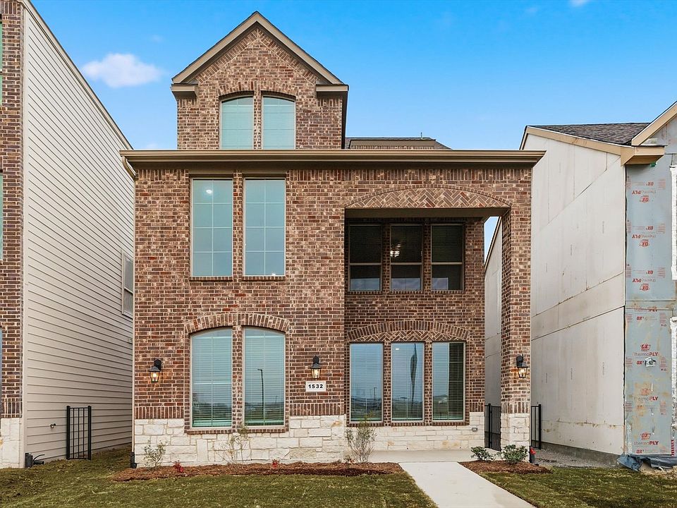 1st image of 1532 Lake District Dr