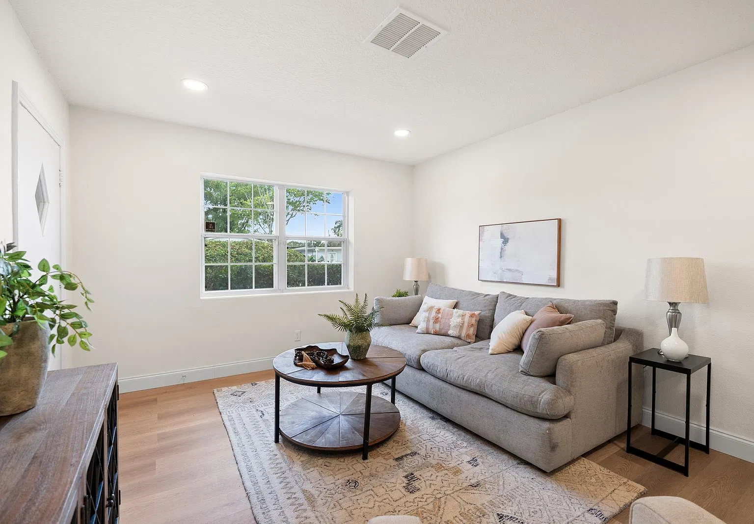 4 bed, 1448 sqft, $2,350 — Photo 4