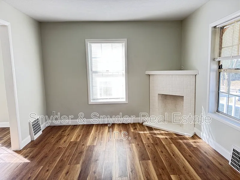 3 bed, 1.0 bath, 1120 sqft, $1,095 — Photo 3