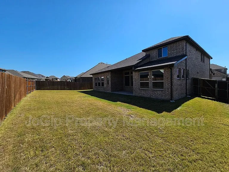 1740 Jamestown Dr — Photo 9