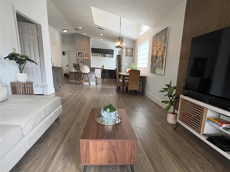 16410 Sapphire Bnd — Photo 3