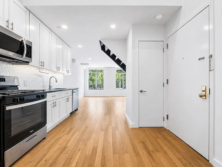 185 Chauncey St #1F — Photo 4