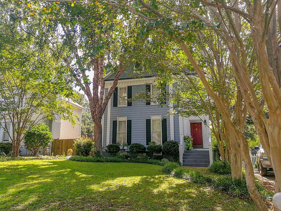 Large landscaped front yard