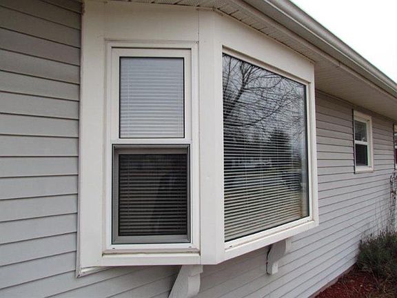 3rd image of 2224 N Drury Ave