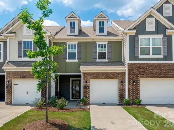 215 Harpers Run Ln, Matthews, NC 28104