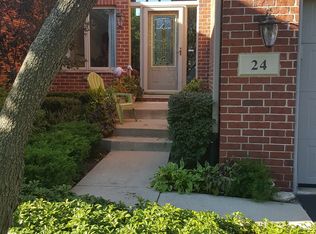 24 Billy Casper Ln, Midlothian, IL 60445