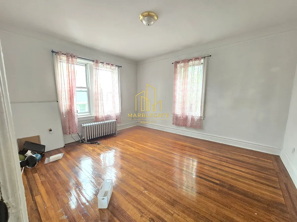 Building Photo - 110-112 Lincoln St #204