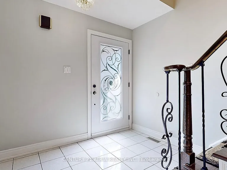 92 Jaffray Rd #UPPER — Photo 10