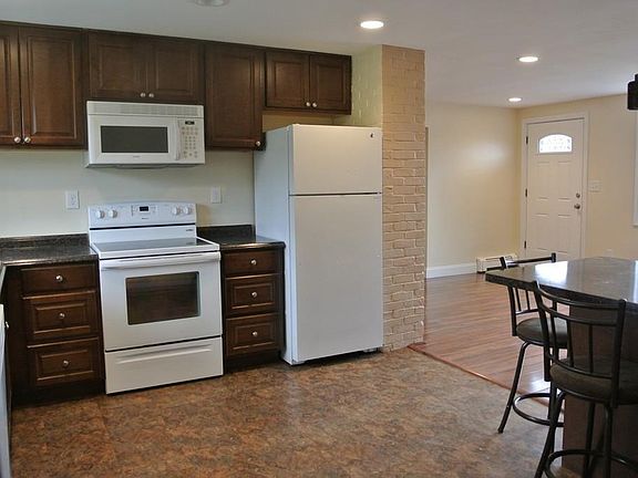 3rd image of 99 Connell Ave