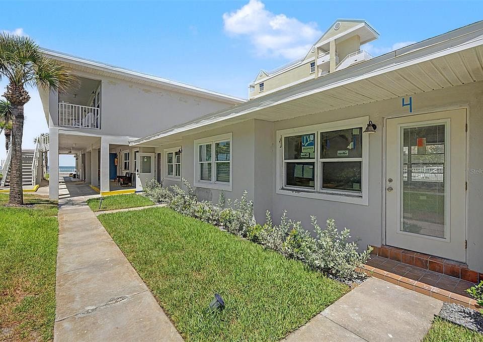 1st image of 16850 Gulf Blvd APT 4