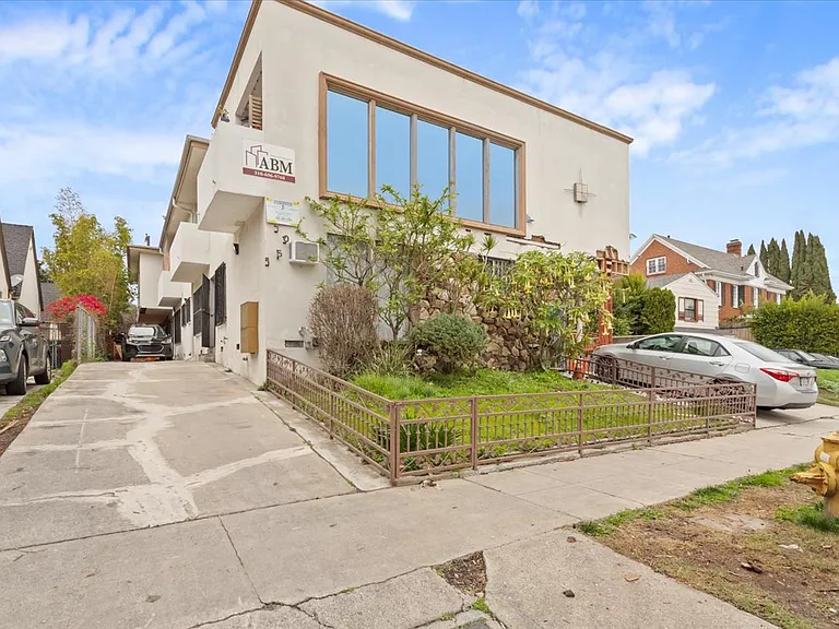 1051 S Cochran Ave #7 — Photo 2
