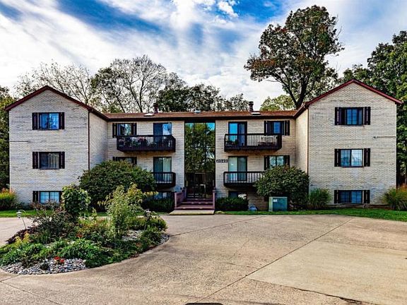 2nd image of 2040 Woodtrail Dr APT 3