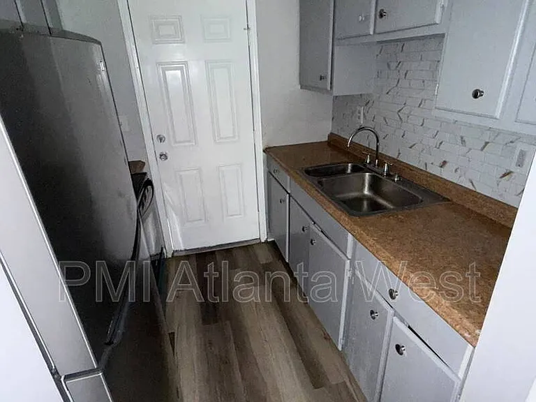265 Lawton St SW — Photo 2