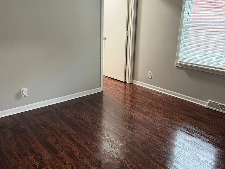 2410 Adams St — Photo 3
