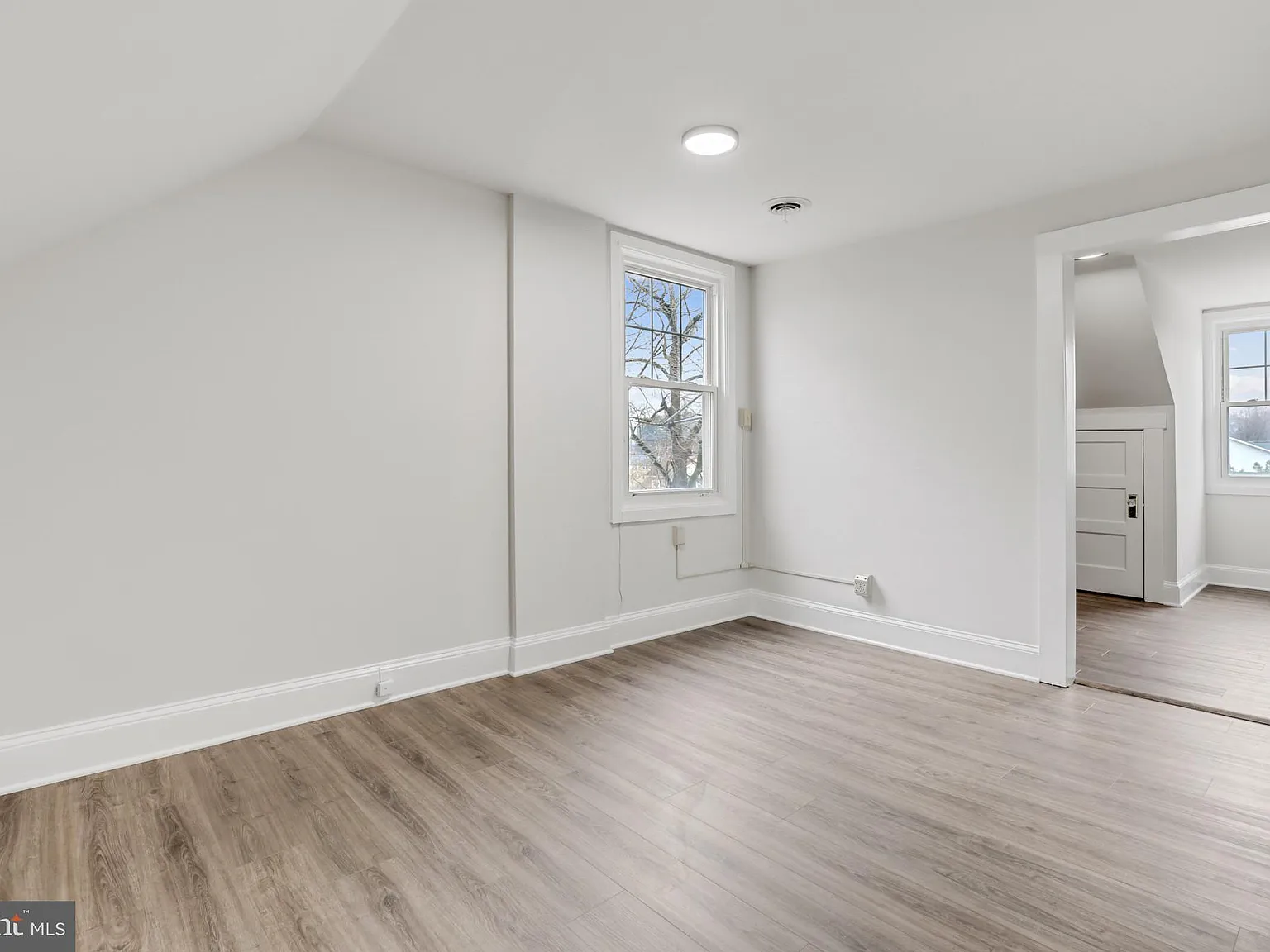 2 bed, 3687 sqft, $1,800 — Photo 2