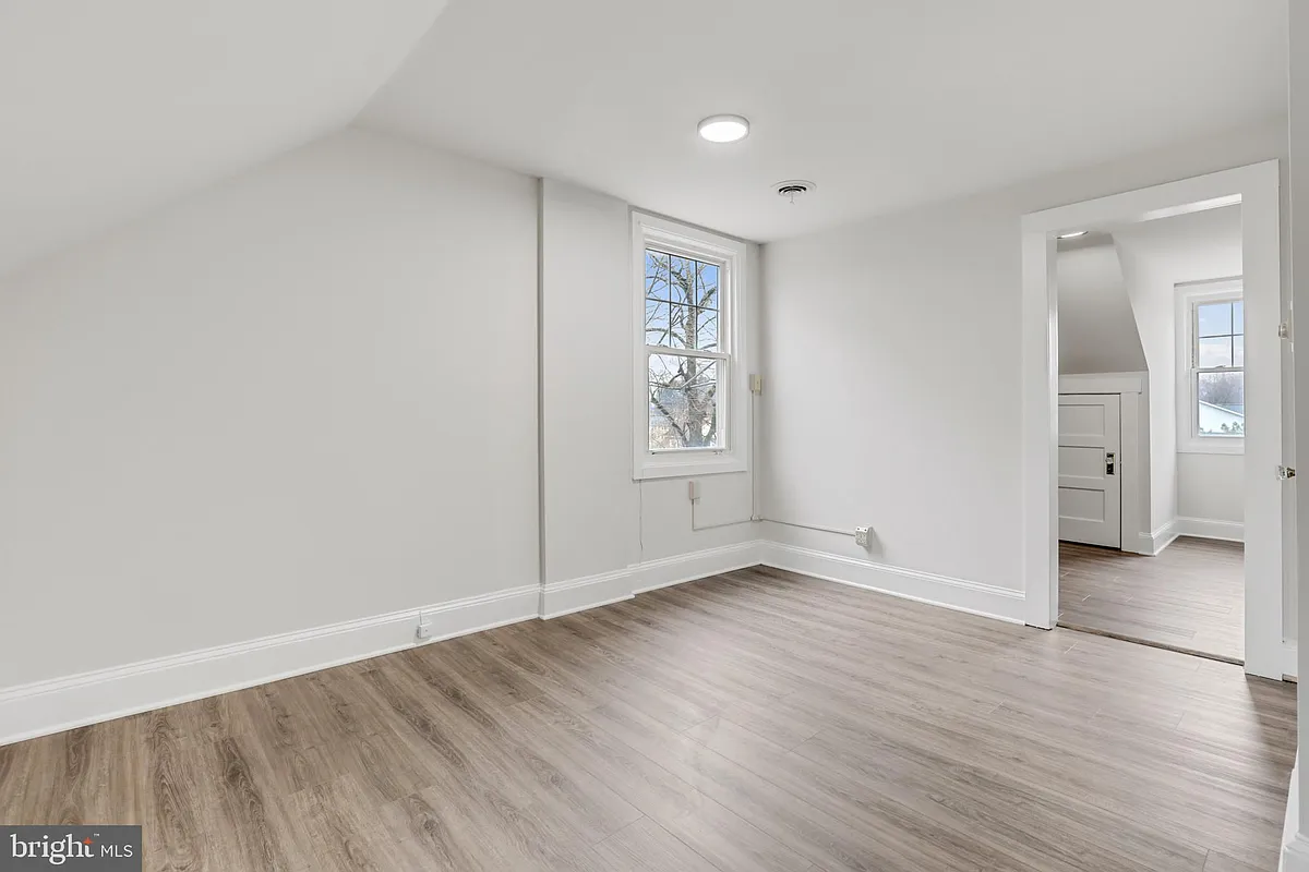 Building Photo - 707 N Hickory Ave #3