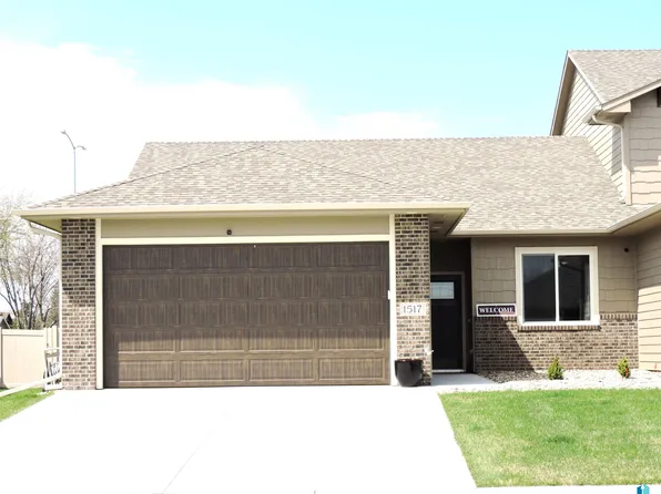1517 S Meadowland Ave, Sioux Falls, SD 57106