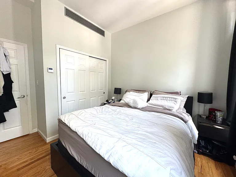 12-23 Astoria Blvd #2 — Photo 8