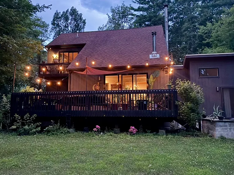 Woodland Dr — Photo 2