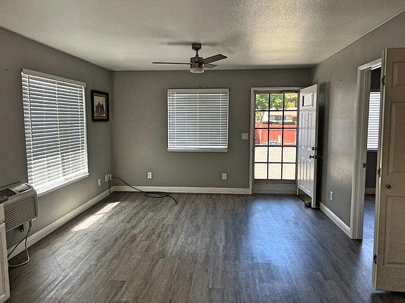 4th image of 3289 Shelby Pl #B