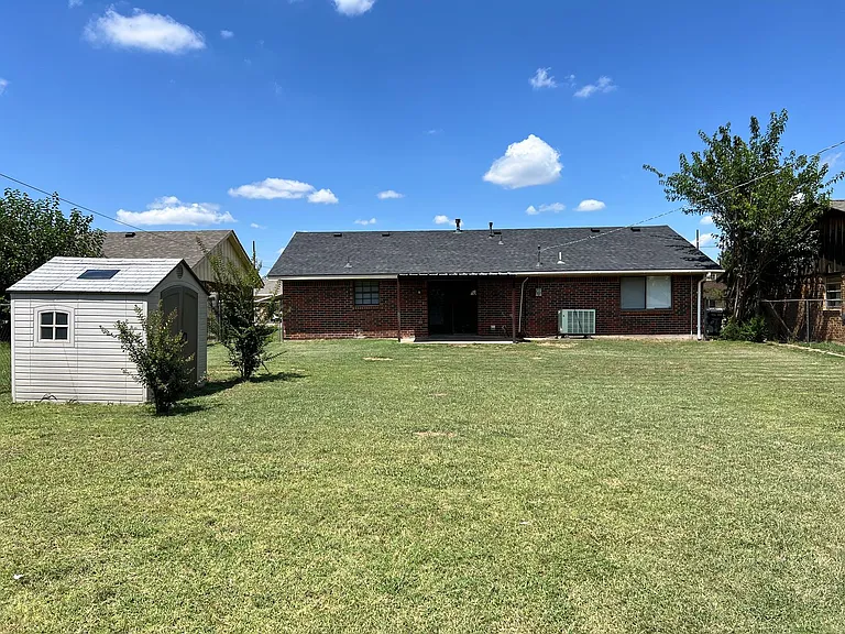 6408 NW Oak Ave — Photo 23