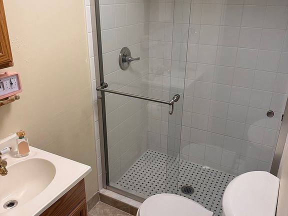 5th image of 30 Chandler Sq #17