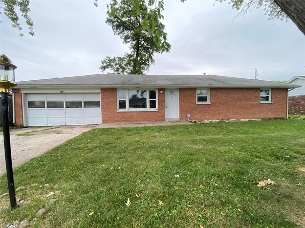 304 Mercury Dr, Godfrey, IL 62035
