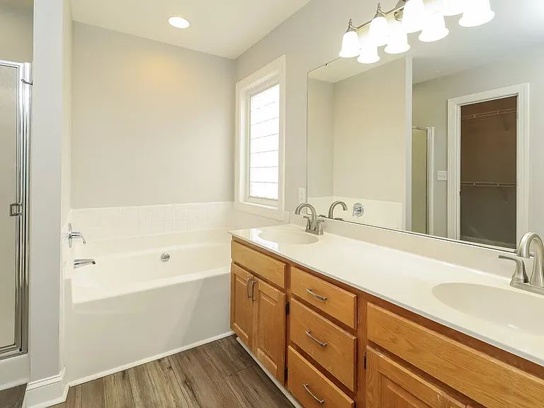 1052 Enderbury Dr — Photo 11